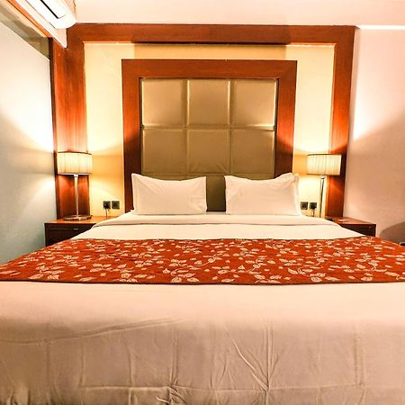The Sky Imperial, Thaltej Hotel Ahmedabad Exterior foto