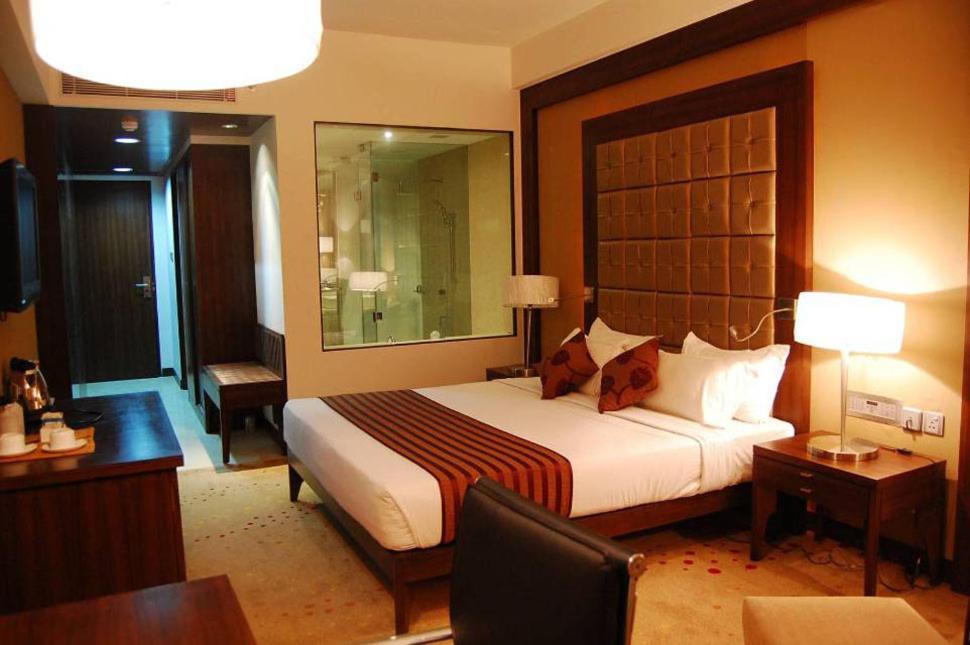 The Sky Imperial, Thaltej Hotel Ahmedabad Exterior foto