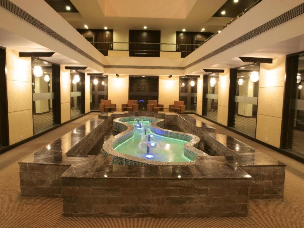 The Sky Imperial, Thaltej Hotel Ahmedabad Exterior foto